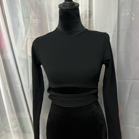 Adika Tops - cropped long sleeve